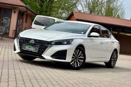 Nissan Altima SV 2024 photo