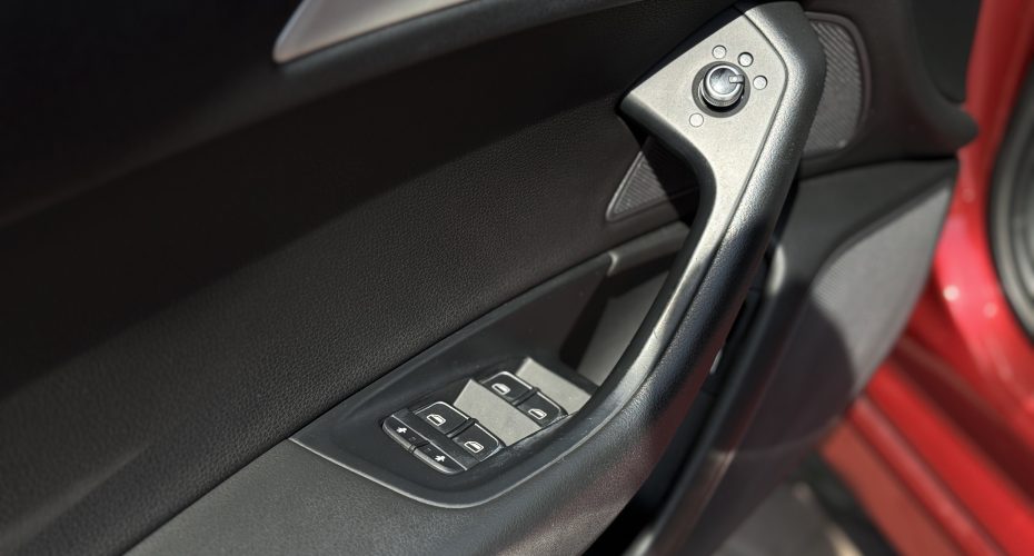 Audi A6 2017p продається за 18 900$