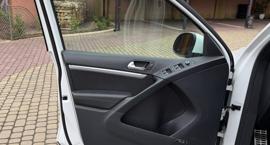 Volkswagen Tiguan R-line продається за 14 600$