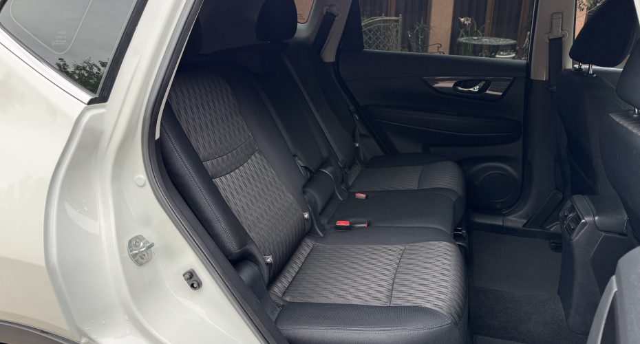 Nissan Rogue S 2018 продається за 13 900$