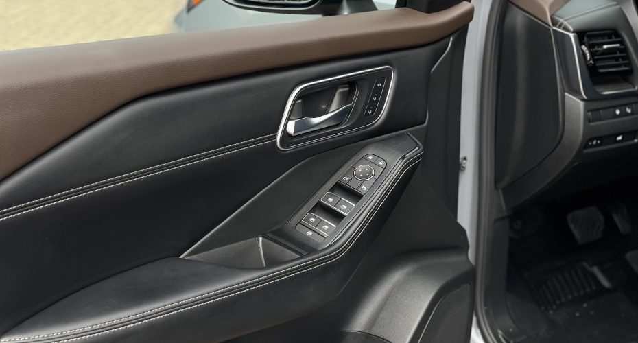 Nisssan Rogue T33 Platinum AWD продається за Продано