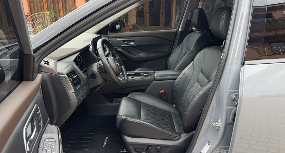 Nissan Rogue Platinum 2023р продається за Продано
