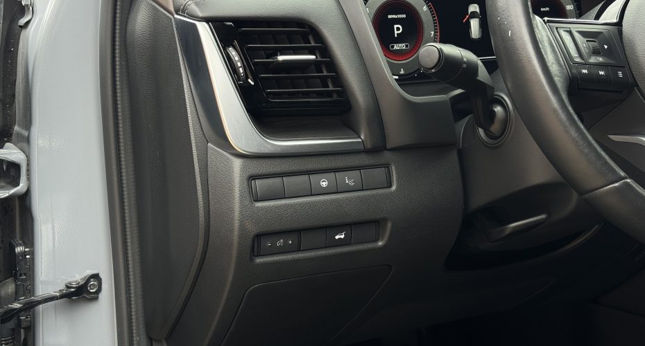 Nissan Rogue Platinum 2023р продається за Продано