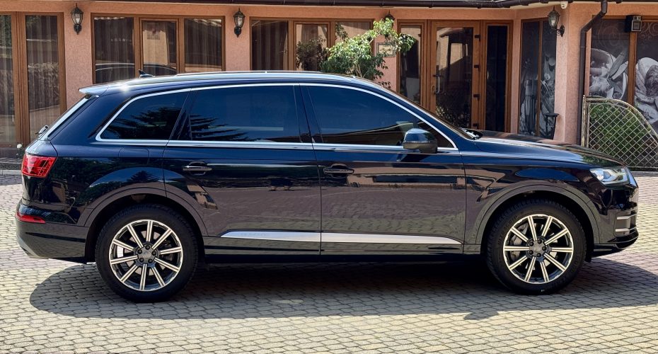 Audi Q7 2016p продається за 28 000$