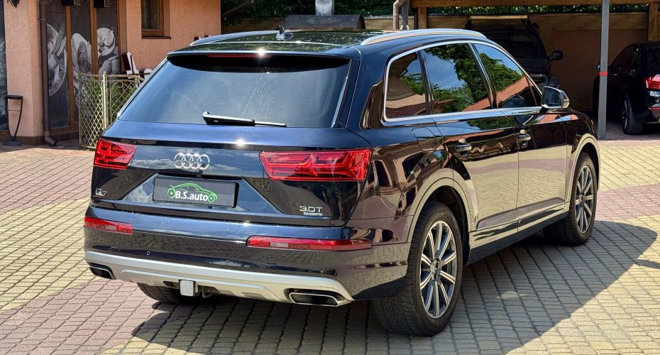 Audi Q7 2016p продається за 28 000$