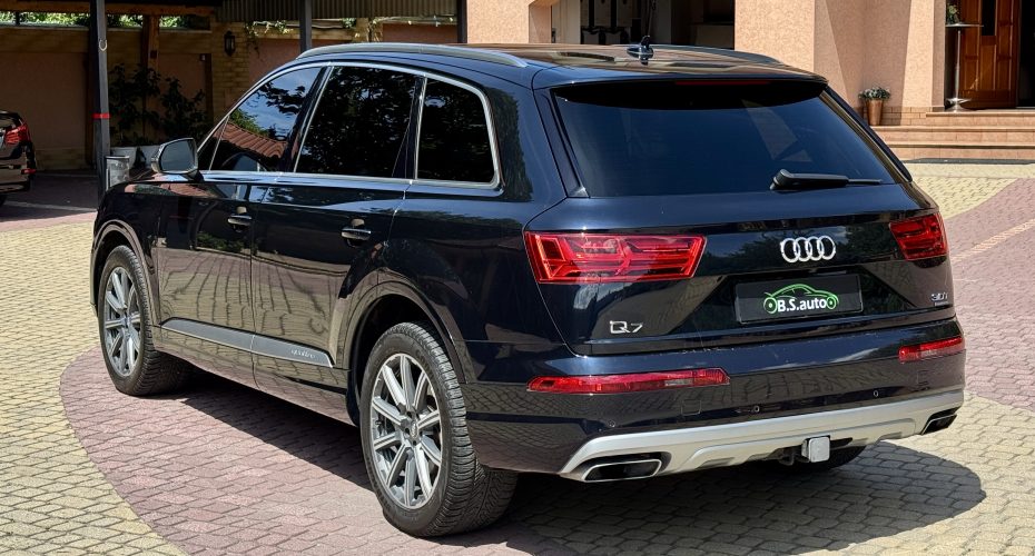 Audi Q7 2016p продається за 28 000$