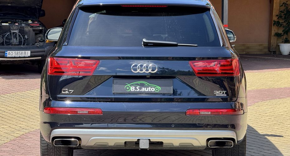 Audi Q7 2016p продається за 28 000$
