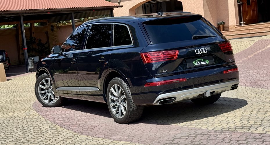 Audi Q7 2016p продається за 28 000$