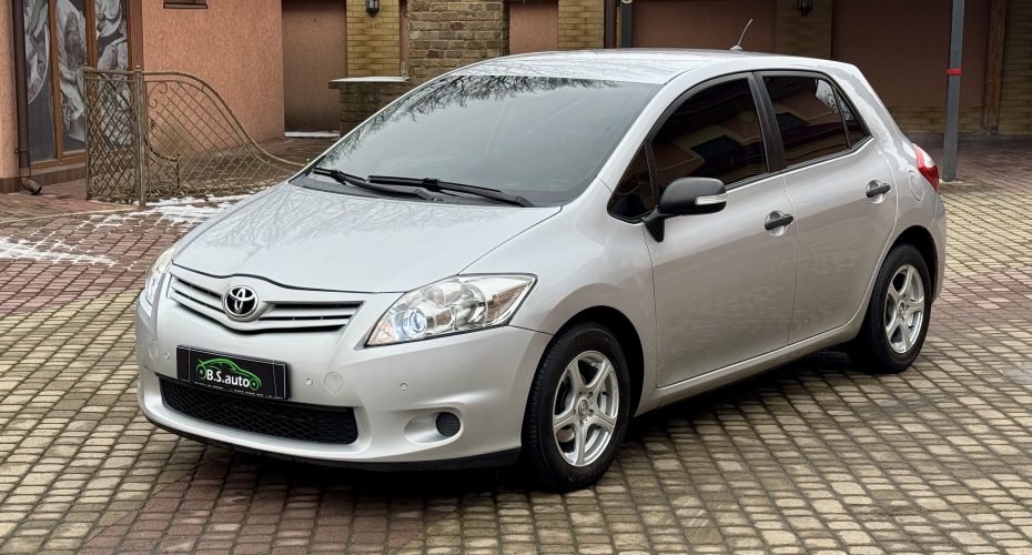Toyota Auris 2011р продається за 6 900$