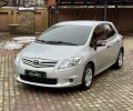 Toyota Auris 2011р фото