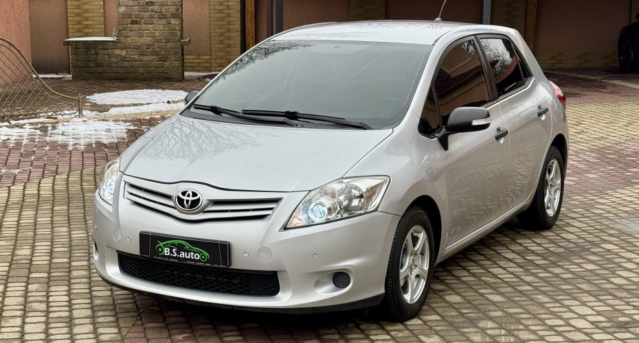 Toyota Auris 2011р продається за 6 900$