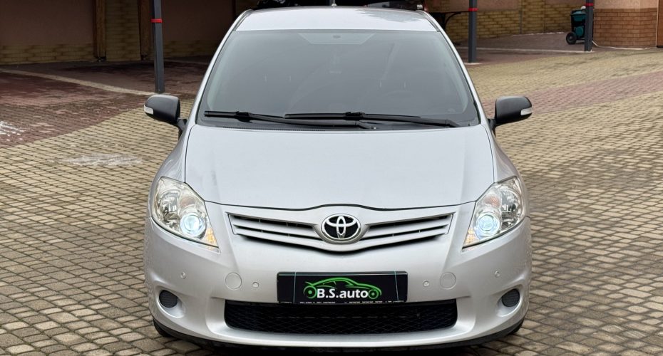 Toyota Auris 2011р продається за 6 900$