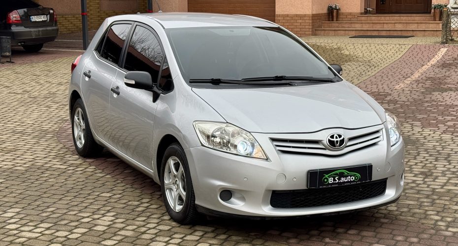 Toyota Auris 2011р продається за 6 900$