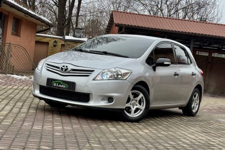 Toyota Auris 2011р photo
