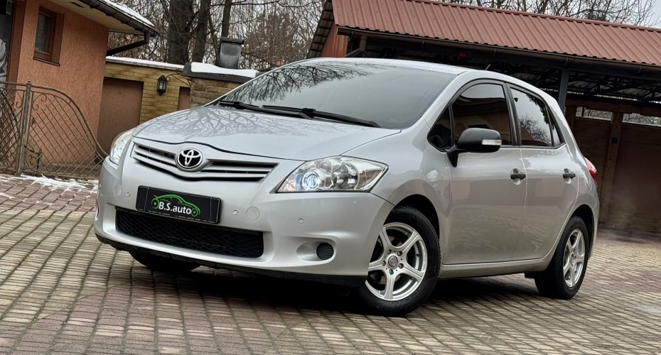 Toyota Auris 2011р продається за 6 900$