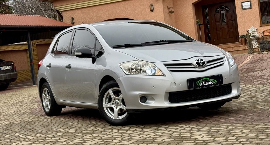 Toyota Auris 2011р продається за 6 900$