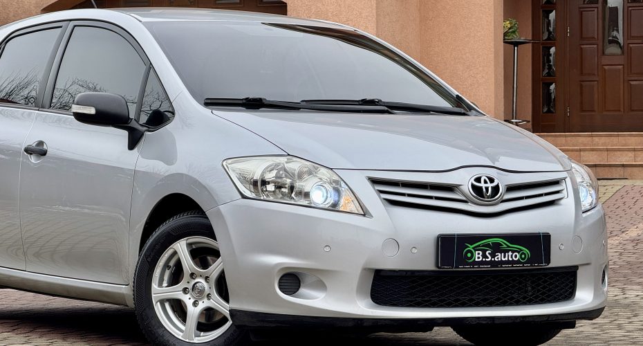 Toyota Auris 2011р продається за 6 900$