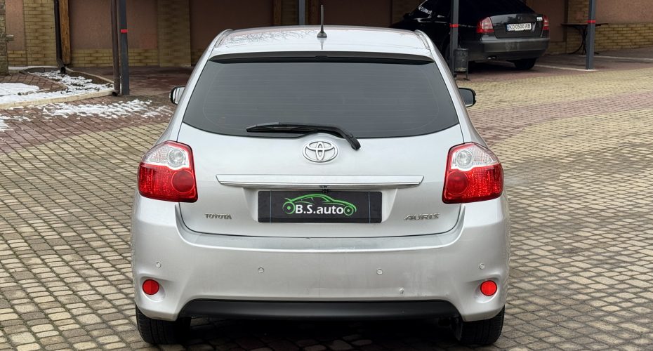 Toyota Auris 2011р продається за 6 900$