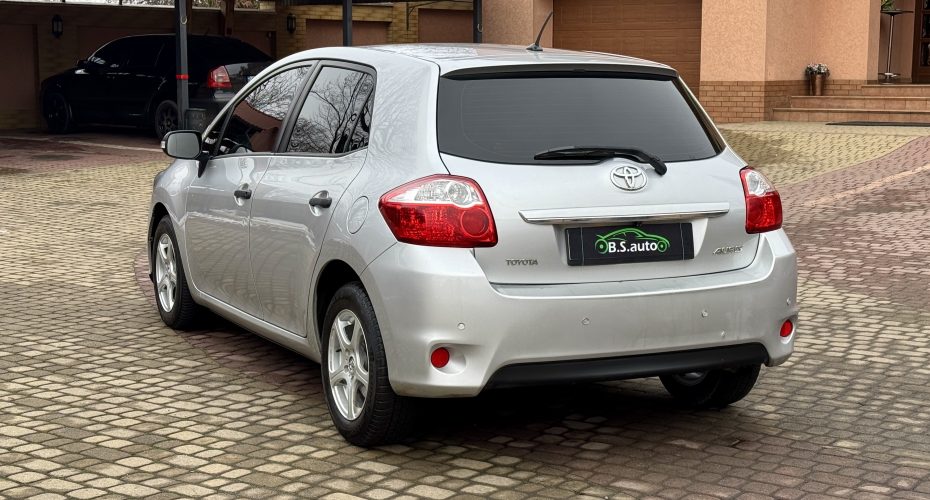 Toyota Auris 2011р продається за 6 900$