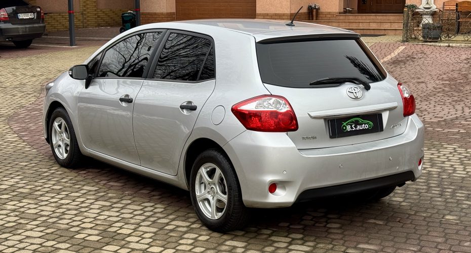 Toyota Auris 2011р продається за 6 900$