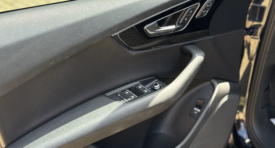 Audi Q7 2016p продається за 28 000$