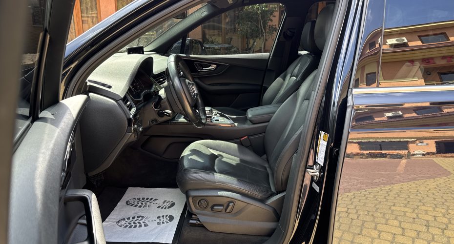 Audi Q7 2016p продається за 28 000$