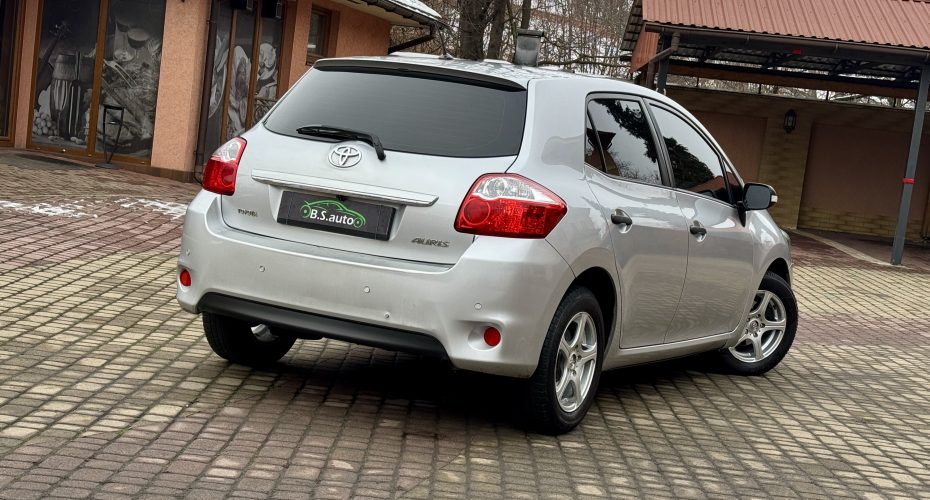 Toyota Auris 2011р продається за 6 900$