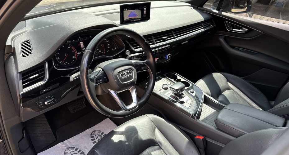Audi Q7 2016p продається за 28 000$