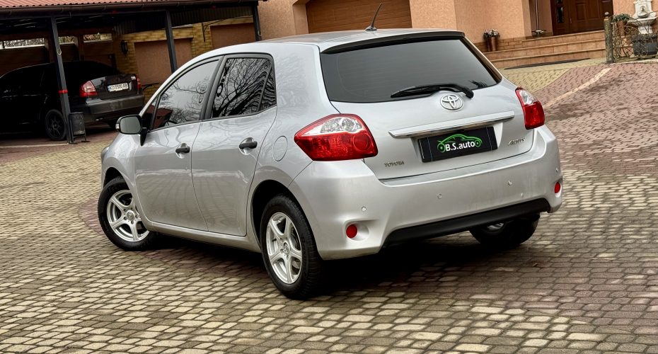 Toyota Auris 2011р продається за 6 900$