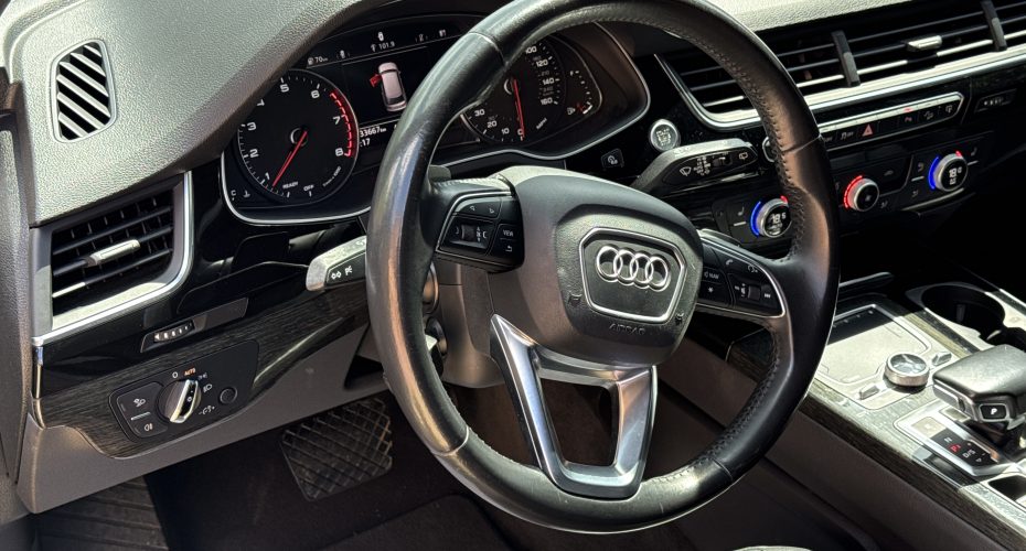 Audi Q7 2016p продається за 28 000$