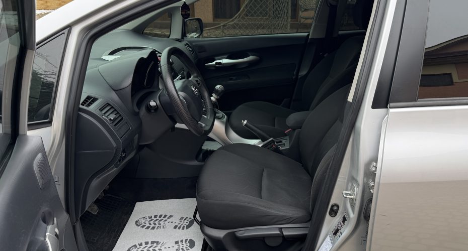 Toyota Auris 2011р продається за 6 900$