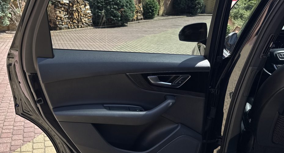 Audi Q7 2016p продається за 28 000$
