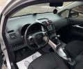 Toyota Auris 2011р фото