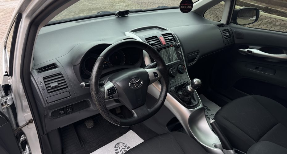 Toyota Auris 2011р продається за 6 900$