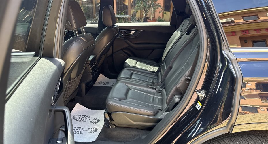 Audi Q7 2016p продається за 28 000$