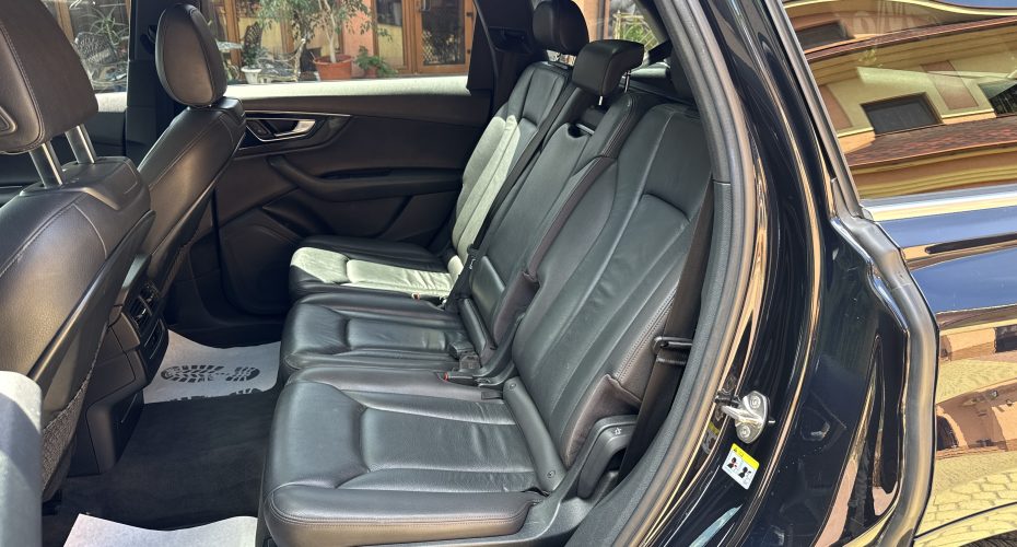 Audi Q7 2016p продається за 28 000$