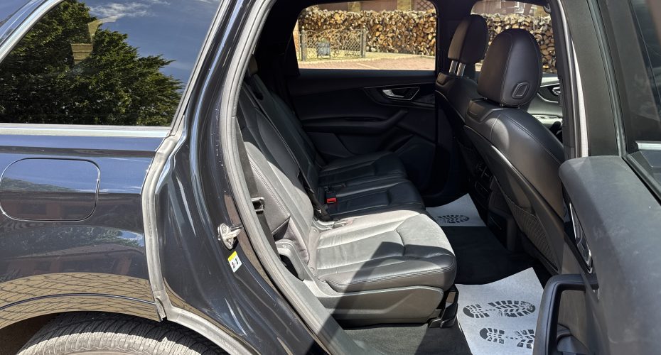 Audi Q7 2016p продається за 28 000$