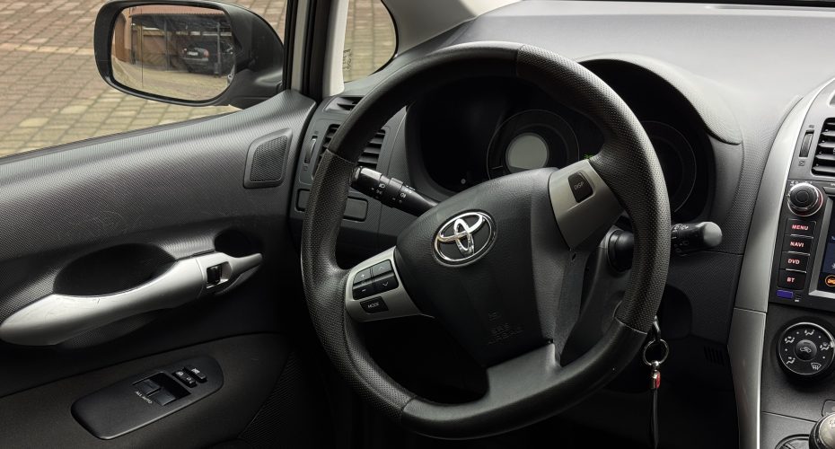 Toyota Auris 2011р продається за 6 900$