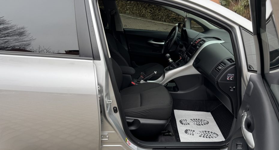 Toyota Auris 2011р продається за 6 900$
