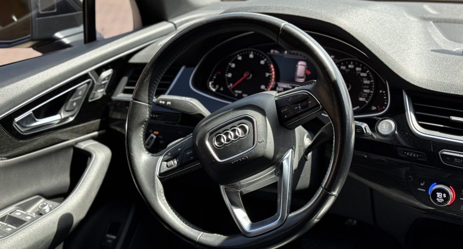Audi Q7 2016p продається за 28 000$