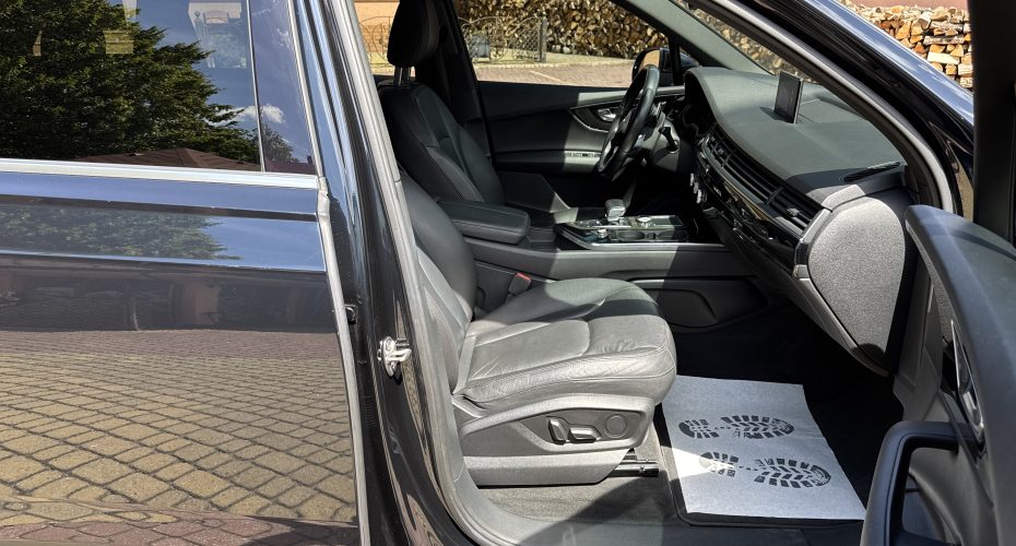 Audi Q7 2016p продається за 28 000$