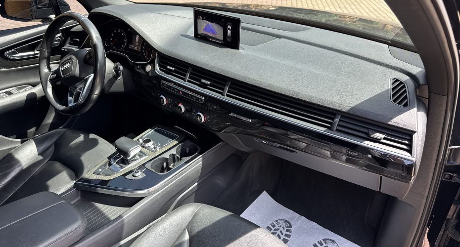 Audi Q7 2016p продається за 28 000$