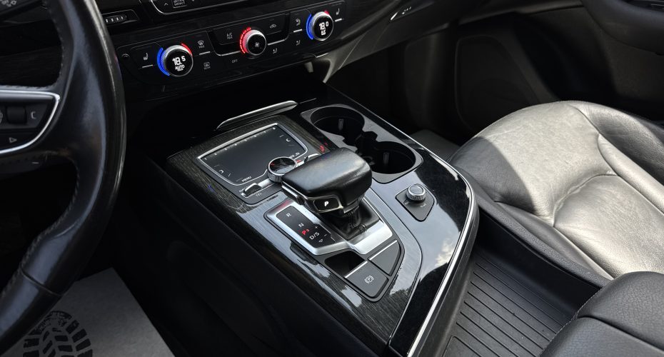 Audi Q7 2016p продається за 28 000$