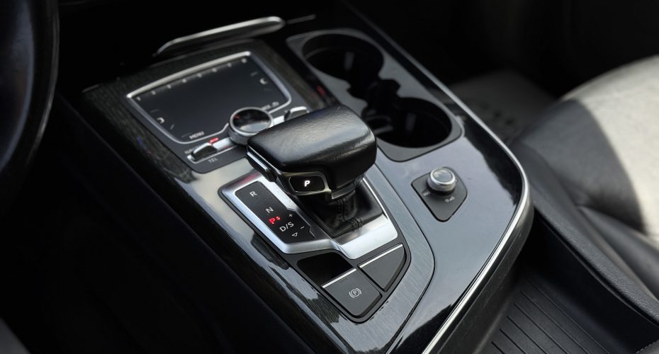 Audi Q7 2016p продається за 28 000$