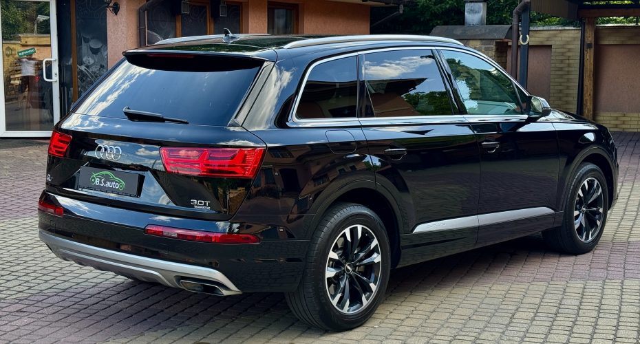 Audi Q7 2016р продається за 25 900 $