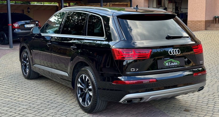 Audi Q7 2016р продається за 25 900 $
