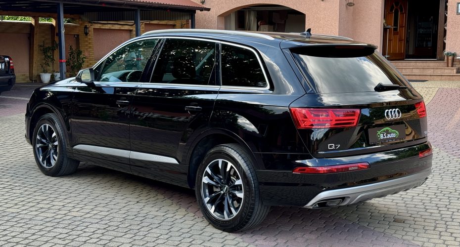 Audi Q7 2016р продається за 25 900 $
