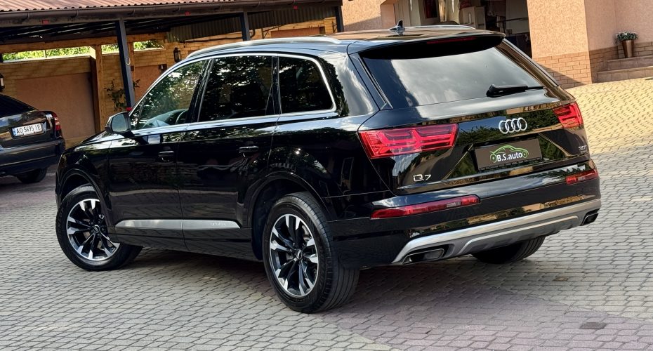 Audi Q7 2016р продається за 25 900 $