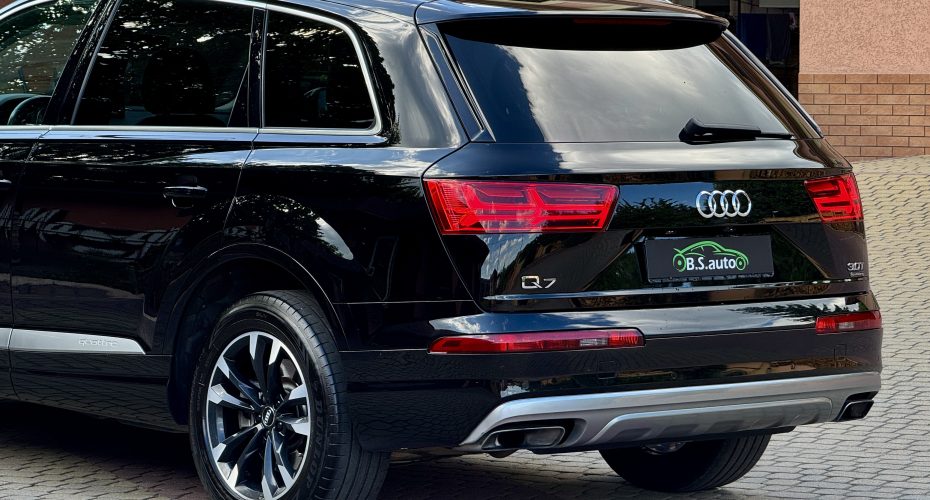 Audi Q7 2016р продається за 25 900 $