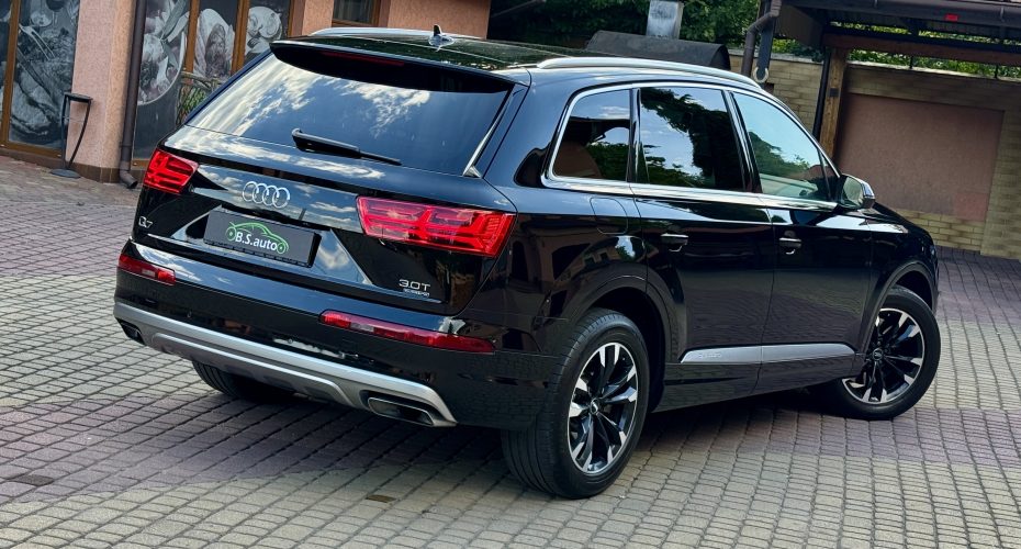 Audi Q7 2016р продається за 25 900 $